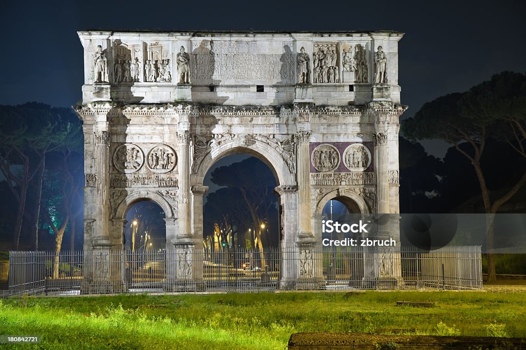 Italia. Roma di notte. Arco di Imperatore Costantino - Foto stock royalty-free di Antica Roma
