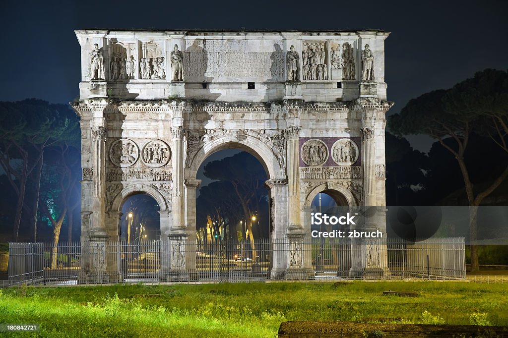 Itália. Roma à noite. Arco do Imperador Constantino - Royalty-free Arcaico Foto de stock