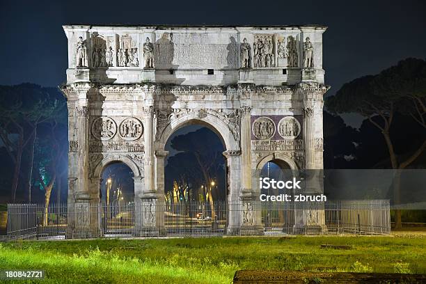 Itália Roma À Noite Arco Do Imperador Constantino - Fotografias de stock e mais imagens de Arcaico