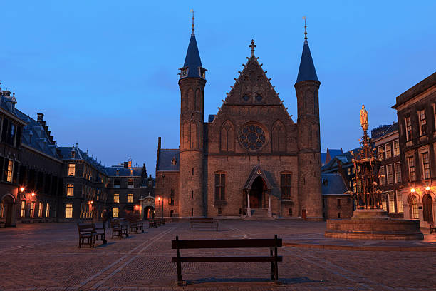 рыцари», зал на binnenhof в гааге - rose window architecture the hague netherlands стоковые фото и изображения