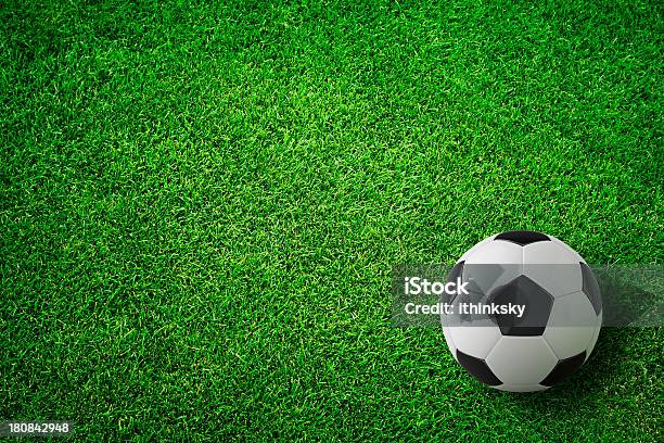 Pelota De Fútbol Foto de stock y más banco de imágenes de Con textura - Con textura, Efecto texturado, Encuadre completo