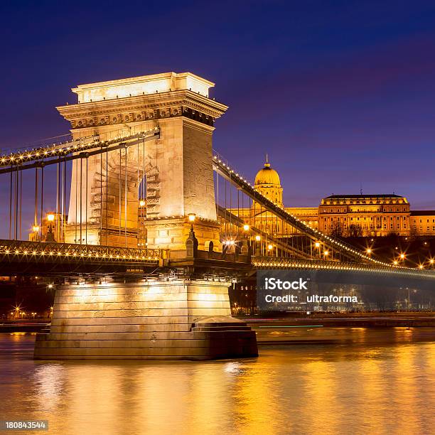 Ponte Delle Catene - Fotografie stock e altre immagini di Ambientazione esterna - Ambientazione esterna, Architettura, Blu