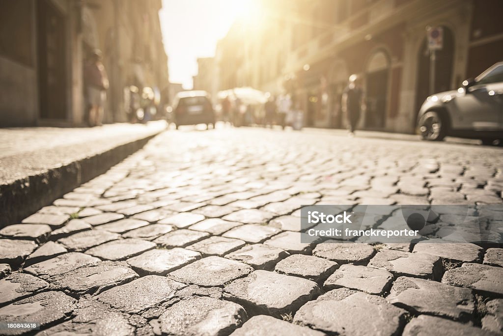 Urban alley a Roma - Foto stock royalty-free di Acciottolato