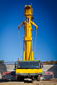 gelbe-mobile-crane.jpg?b=1&s=170x170&k=20&c=X8rNBrzuHB_HZ0TlBAQ2Y3M5fa1sN1cZNf2RuHBuLU0=