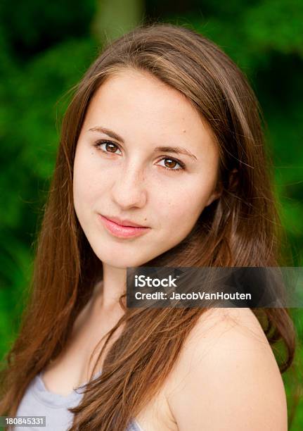 Nastolatka Portret - zdjęcia stockowe i więcej obrazów 18-19 lat - 18-19 lat, Adolescencja, Brązowe oczy