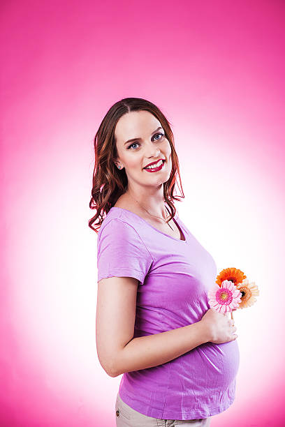 妊娠美しい女性 - flower sparse single flower gerbera daisy ストックフォトと画像