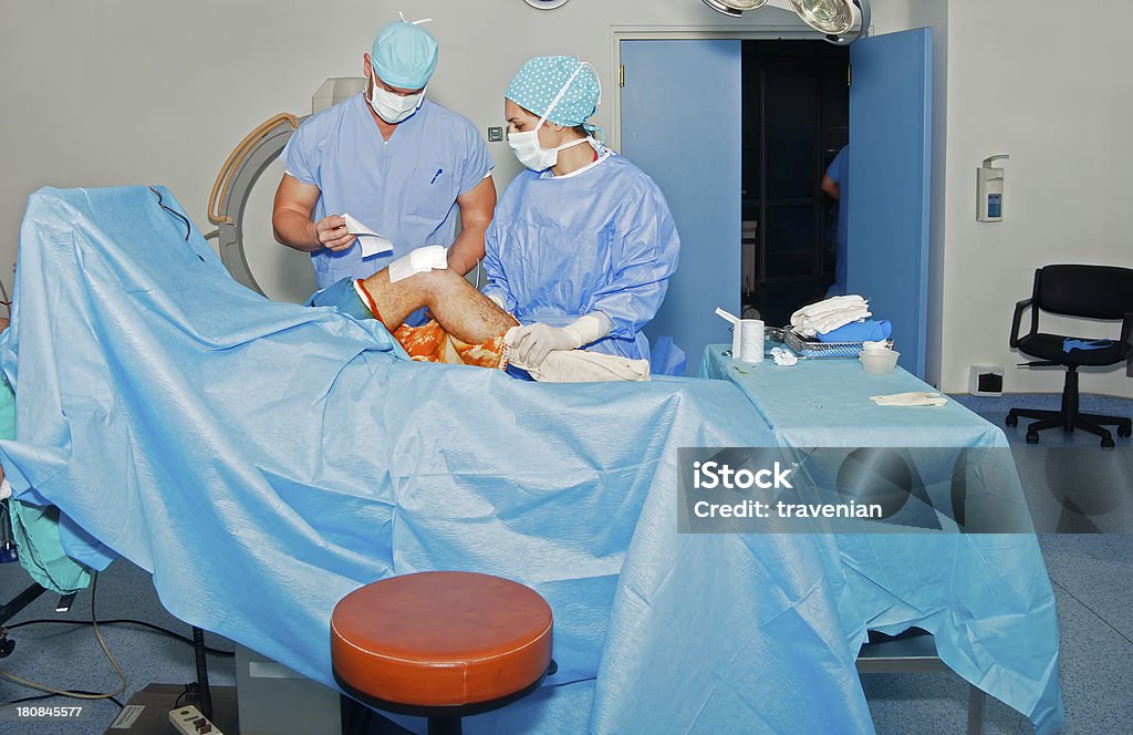 膝の手術 - 整形外科手術医のロイヤリティフリーストックフォト