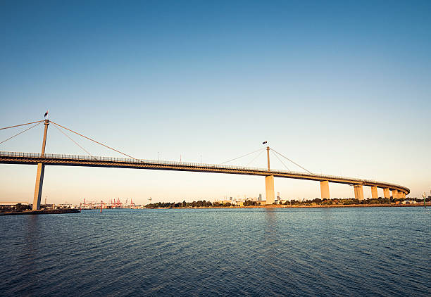 melbourne-west gate bridge - concrete curve highway symbol fotografías e imágenes de stock