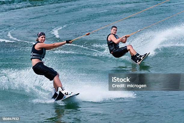 Photo libre de droit de En Tandem Wakeboard banque d'images et plus d'images libres de droit de Aquaplane - Aquaplane, Deux personnes, Ski nautique