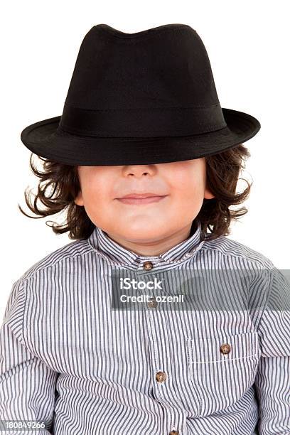 Photo libre de droit de Petit Garçon Souriant banque d'images et plus d'images libres de droit de Chapeau - Chapeau, Chapeau en feutre, Cheveux bruns