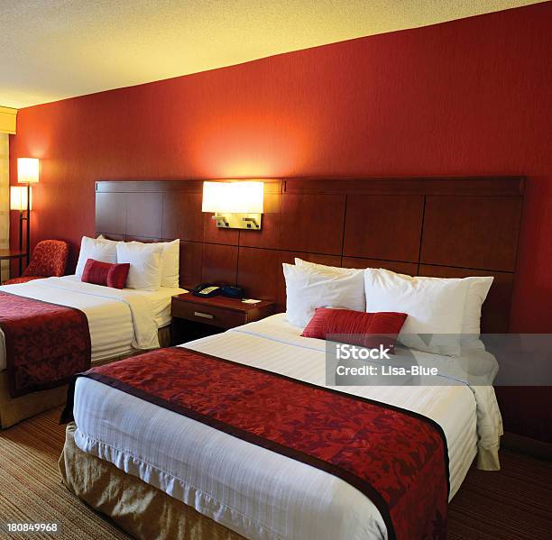 Hotel Quarto De Dormir - Fotografias de stock e mais imagens de Vermelho - Vermelho, Almofada - Roupa de Cama, Cama