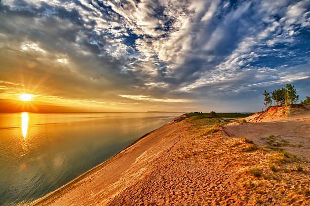 pôr-do-sol - lago michigan imagens e fotografias de stock