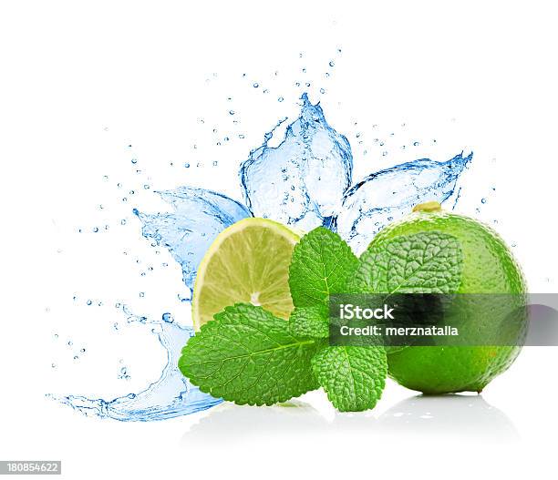 Photo libre de droit de Citron Vert Et À La Menthe Sur Leau Splash banque d'images et plus d'images libres de droit de Alcool - Alcool, Aliment, Citron