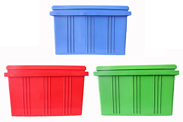 niebieski, czerwony i zielony plastikowe opakowanie opakowania w towary gotowe. - plastic tray zdjęcia i obrazy z banku zdjęć