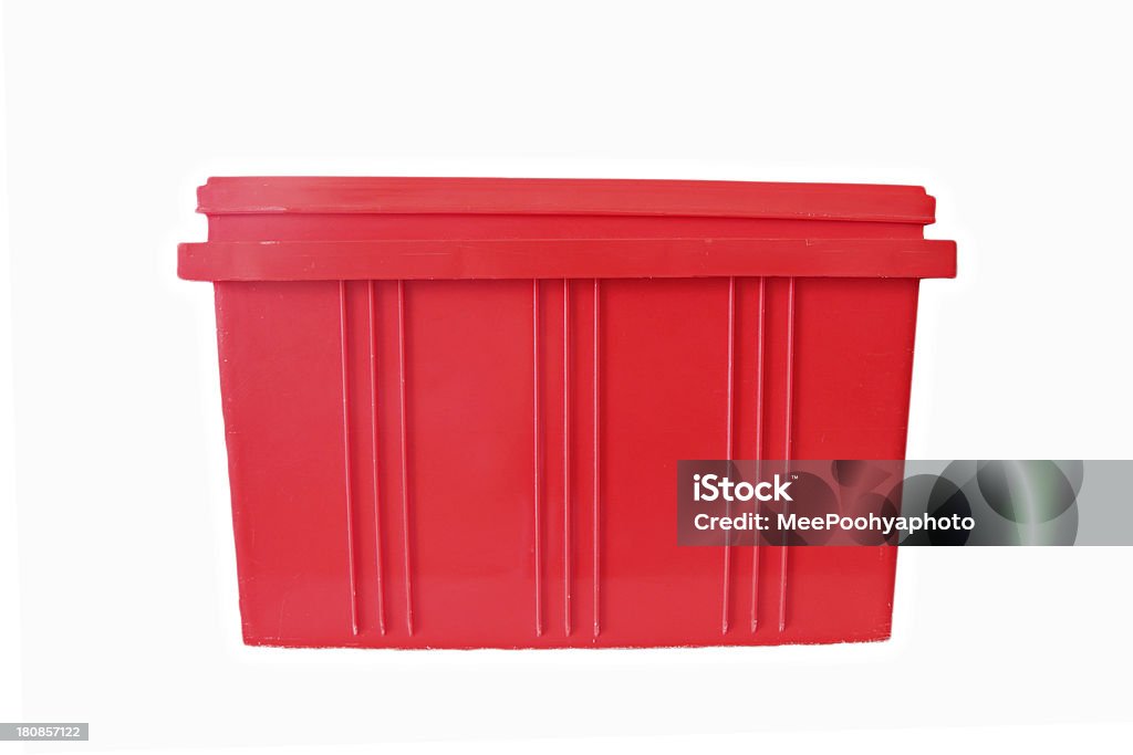 Caja de plástico rojo de embalaje de productos terminados. - Foto de stock de Aislado libre de derechos