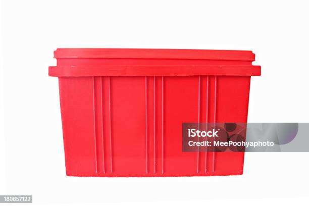 Caja De Plástico Rojo De Embalaje De Productos Terminados Foto de stock y más banco de imágenes de Aislado