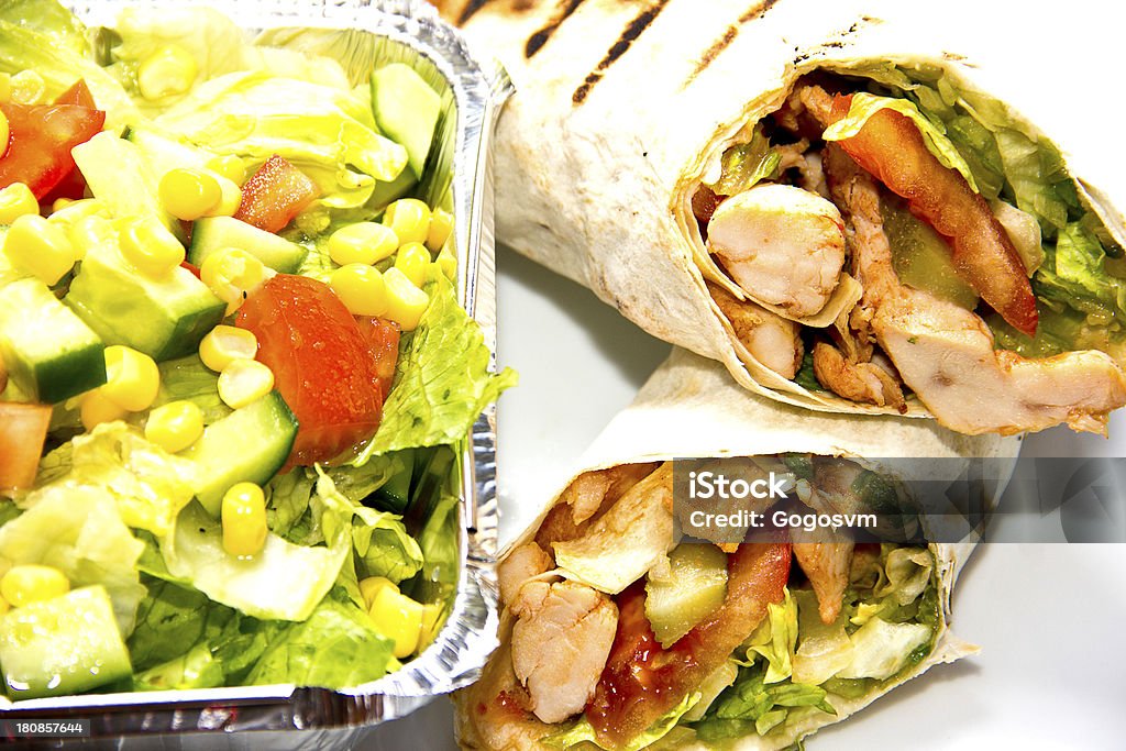 Doner kebap-Insalata di pollo Sandwich Wrap - Foto stock royalty-free di Arrosto - Cibo cotto