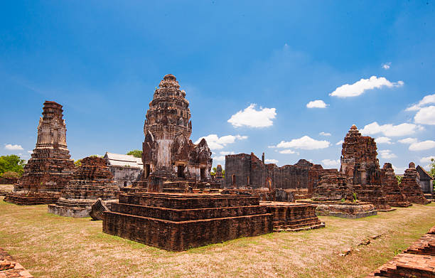 istock Wat Phra Sri Rattana Mahathat 180857868