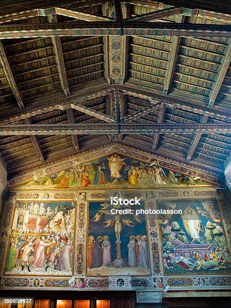 El Sacristy De Basílica De Santa Cruz Florencia Italia Foto de stock y más banco de imágenes de Dentro