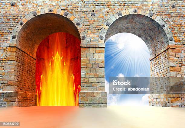 Двое Ворот Неба И Ад — стоковые фотографии и другие картинки Дверь - Дверь, Духовность, Решения
