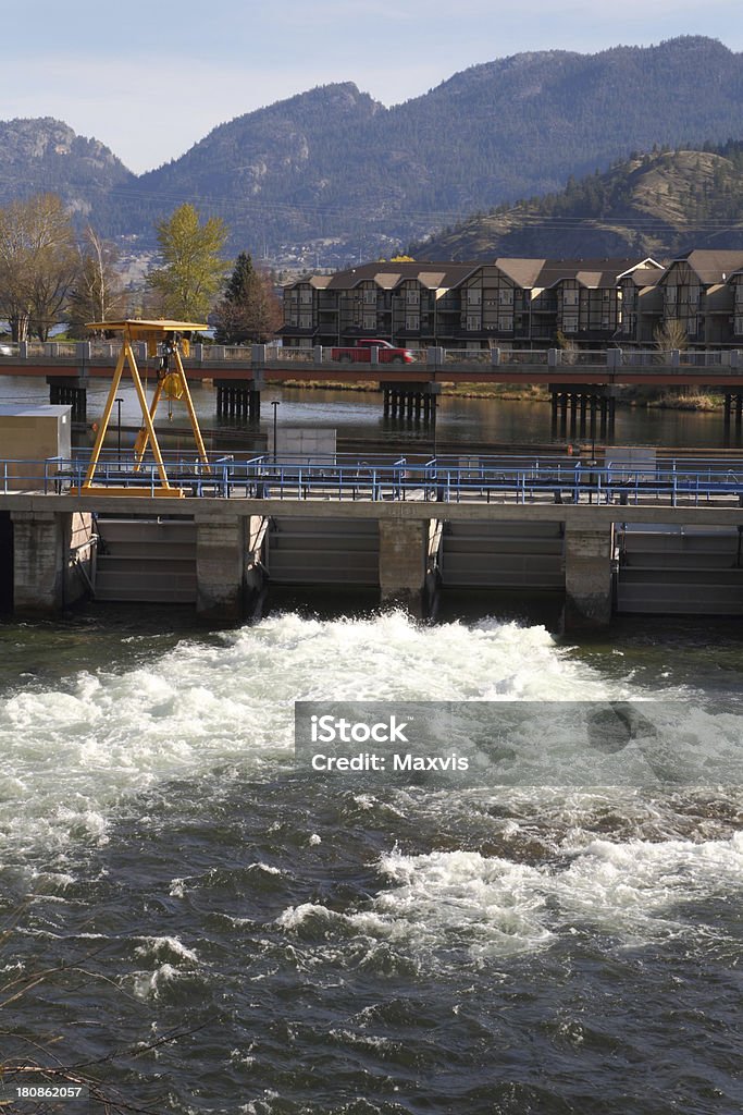 Okanagan Falls, Inondazione Gate, Columbia Britannica, verticale - Foto stock royalty-free di Acqua