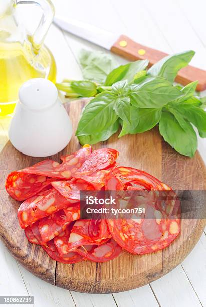 Salami Stockfoto und mehr Bilder von Antipasto - Antipasto, Ausgedörrt, Basilikum