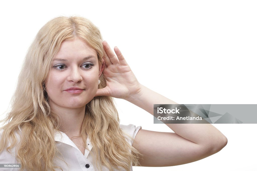 여자 엿듣기 핸드 미진 자신의 청력보조용 - 로열티 프리 건강관리와 의술 스톡 사진