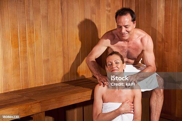 Älteres Paar In Der Sauna Stockfoto und mehr Bilder von 45-49 Jahre - 45-49 Jahre, 55-59 Jahre, Attraktive Frau