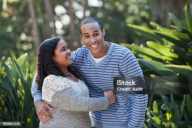 Hermanos Foto de stock y más banco de imágenes de Hermanos - Hermanos, Mirando a la cámara, 10-11 años