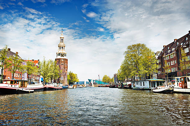 istock Amsterdam canal, Munttoren (tower) in Centrum 180864345