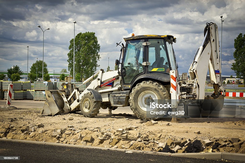 Digger en una nueva construcción de carretera - Foto de stock de Aire libre libre de derechos