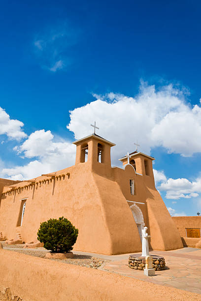 missão san francisco de asís igreja - ranchos de taos imagens e fotografias de stock