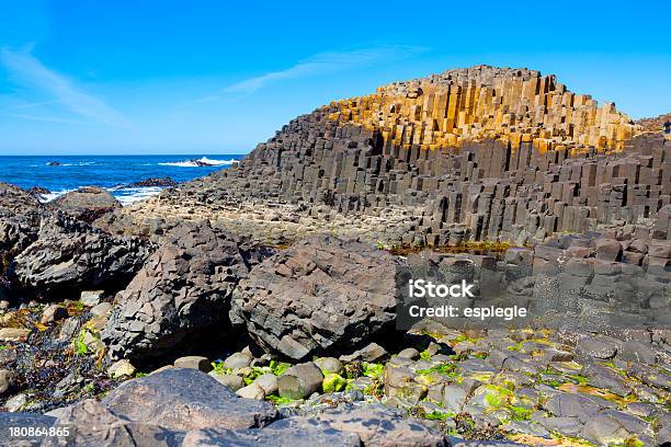 Giants Causeway - Fotografie stock e altre immagini di Ambientazione esterna - Ambientazione esterna, Colonna basaltica, Composizione orizzontale