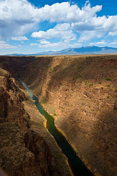 gola di fiume rio grande - new mexico landscape arid climate plateau foto e immagini stock