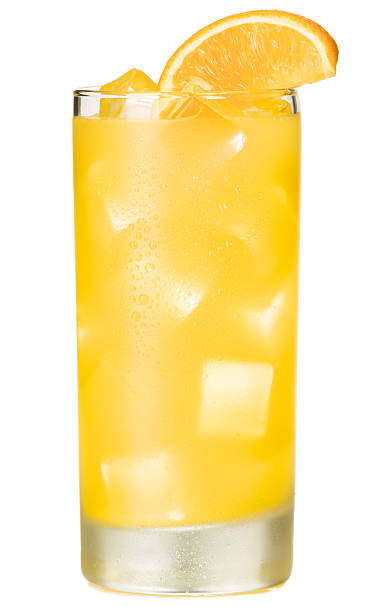 tournevis cocktail de jus d'orange isolé sur fond blanc - tournevis photos et images de collection