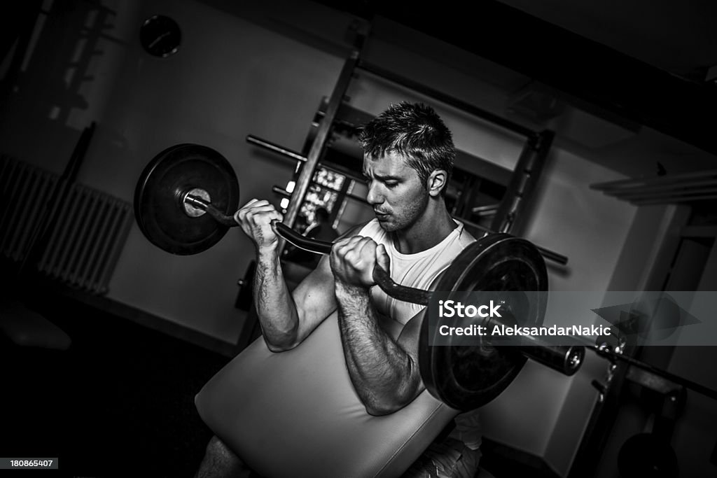 De l'exercice dans la salle de sport - Photo de Activité libre de droits