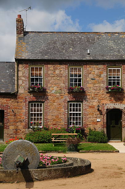 istock Traditonal farmhouse, U.K. 180865546