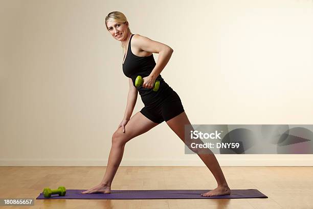 Foto de Academia De Ginástica e mais fotos de stock de 20 Anos - 20 Anos, 20-24 Anos, Academia de ginástica