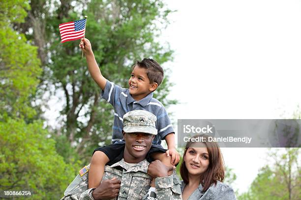 Real American Rodziny Wojskowego - zdjęcia stockowe i więcej obrazów Afroamerykanin - Afroamerykanin, Afrykanin, Mężczyźni