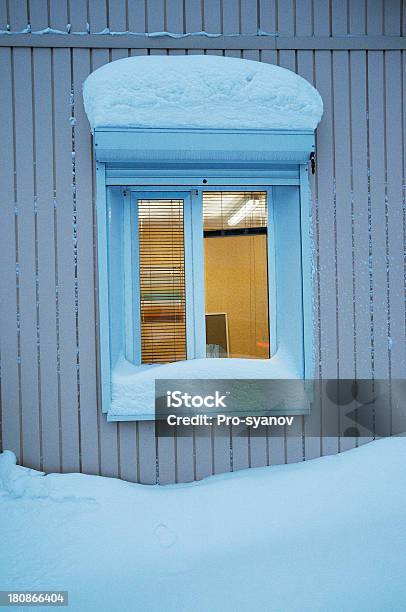 Winterwindow Stockfoto und mehr Bilder von Außenaufnahme von Gebäuden - Außenaufnahme von Gebäuden, Bürogebäude, Fenster