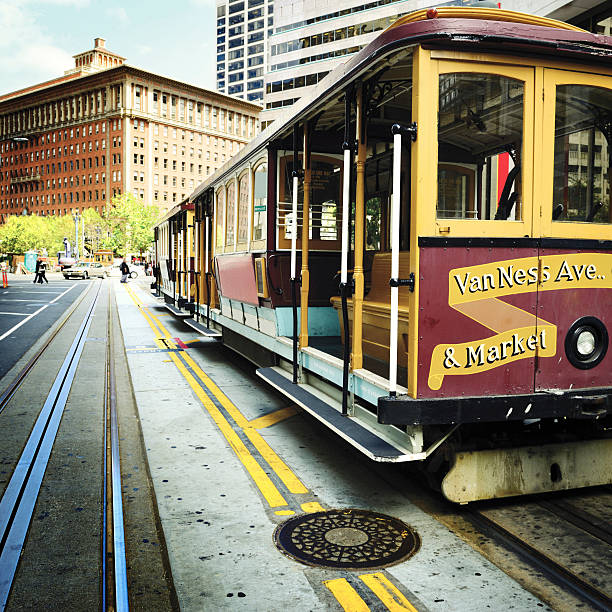 i tram di san francisco - overhead cable car car usa avenue foto e immagini stock