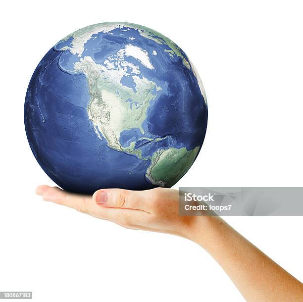 Ziemia W Rękę - zdjęcia stockowe i więcej obrazów Białe tło - Białe tło, Odpowiedzialny biznes, Ameryka Północna