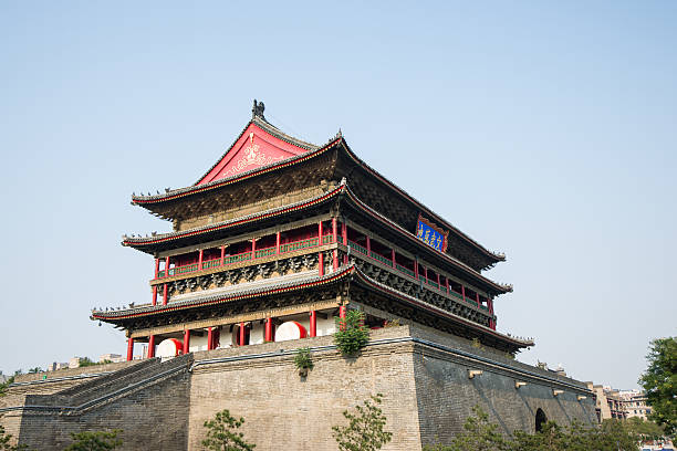 drum tower in xi'an der china - xian tower drum china stock-fotos und bilder