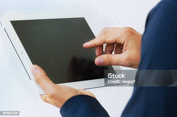 Foto de Homem E Tablet Computador e mais fotos de stock de Adulto - Adulto, Azul, Branco