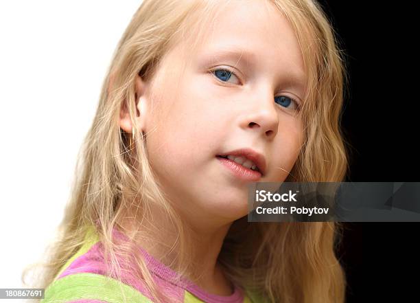 Retrato De Una Chica Rubia Niños Foto de stock y más banco de imágenes de 4-5 años - 4-5 años, 6-7 años, Alegre