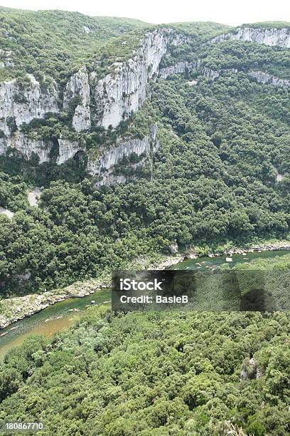 Foto de Caiaque No Ardéche França e mais fotos de stock de Ardeche - Ardeche, Atividade Recreativa, Caiaque - Barco a remo