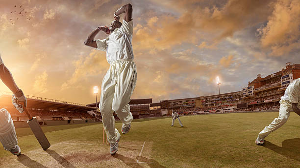 bowler proporcionar uma rápida bola durante um jogo de críquete - cricket bowler - fotografias e filmes do acervo