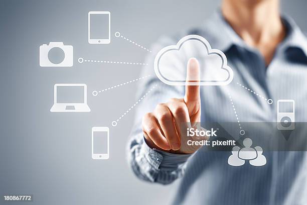 Person Presses Hologramme Der Cloud Computingicons Stockfoto und mehr Bilder von Cloud Computing