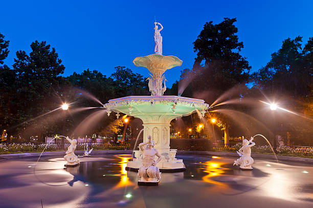 istock Savannah, Georgia Fountain 180868096