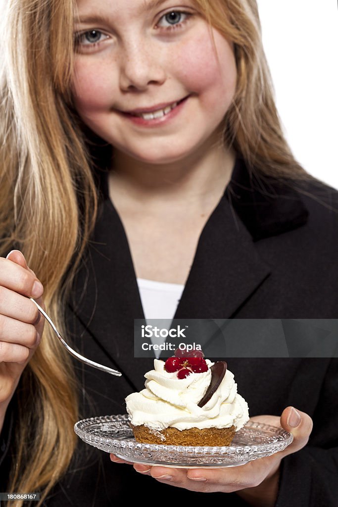 Chica comiendo pastel - Foto de stock de 10-11 años libre de derechos